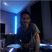 Profesor de Batería. Estudiante de la tecnicatura en batería en la facultad de humanidades y artes (UNR)